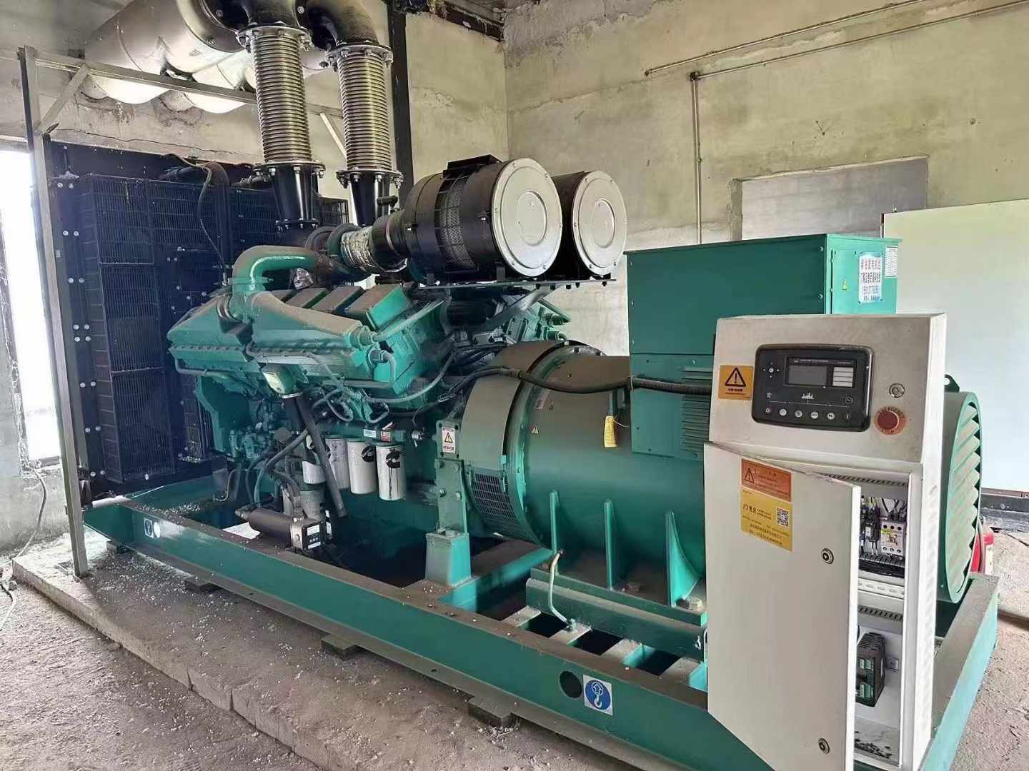 雅江无功补偿装置的性能评估需要考虑哪些因素？