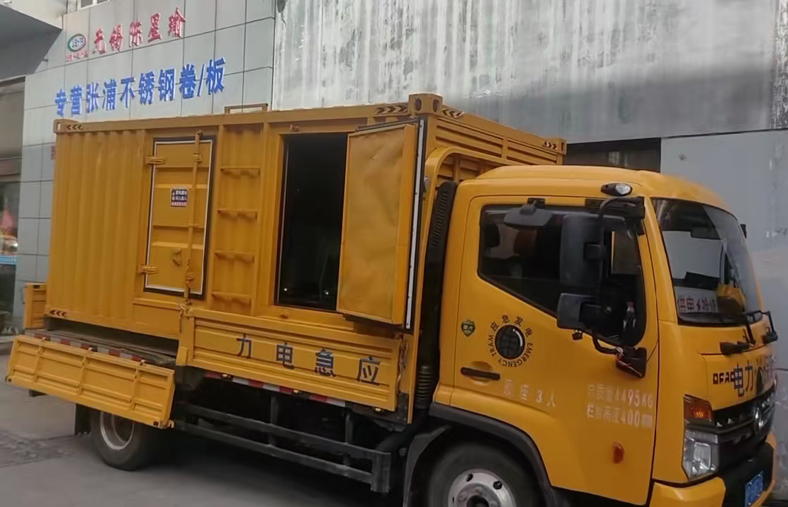 雅江柴油发电机组负载测试时应如何监控机组的运行状态？