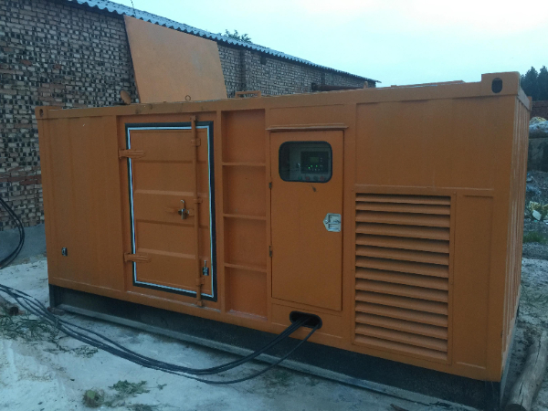 雅江发电机组长期使用中，电缆线的敷设路径有哪些要求？